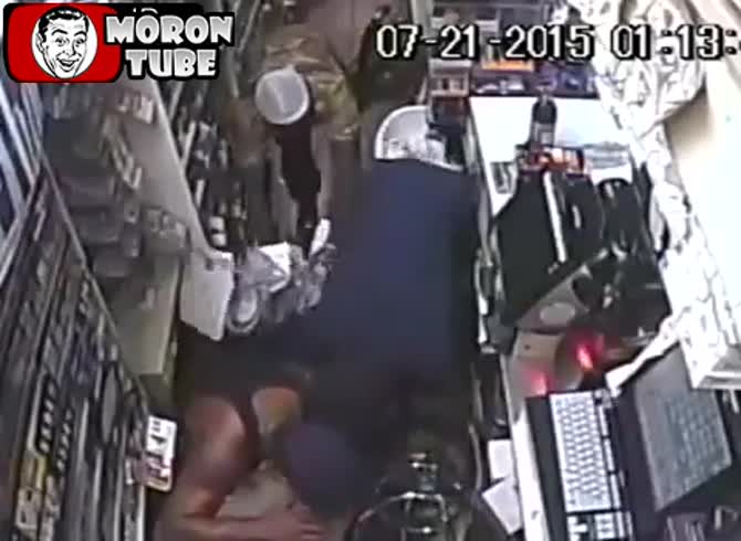Video :A store manager battles three robbers for his life